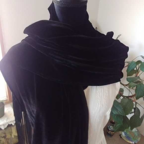 Velvet (Faux) Shawl - Picture 6 of 7